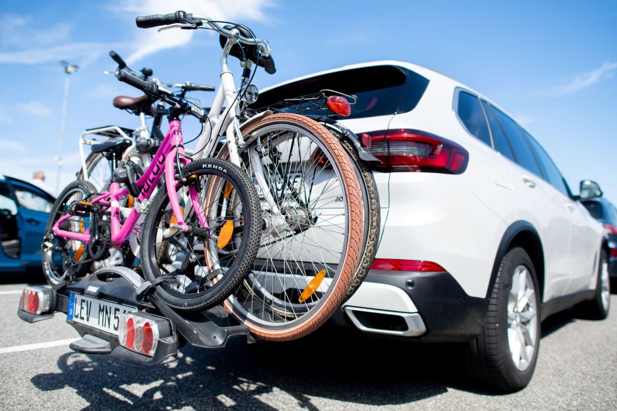 Hitch racks shore mounted upright nsr sprinter easier friendly hopefully myriad bikerumor bikes Top 5 Bike Racks for Family Trips